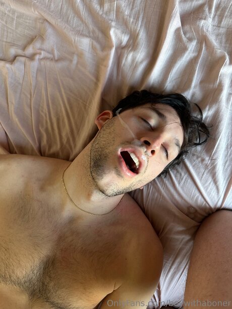 Nahá fotka uniklých OnlyFans od Boywithaboner