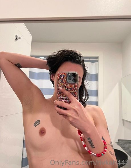 Naakte gelekte OnlyFans-foto van Becca Brown