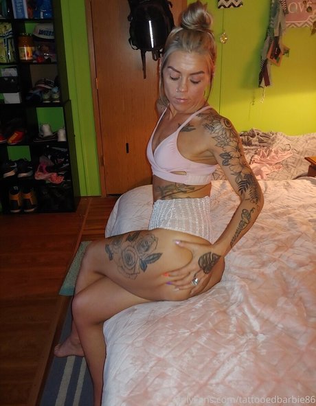 Photo nue de fuite OnlyFans de Tattooedbarbie86