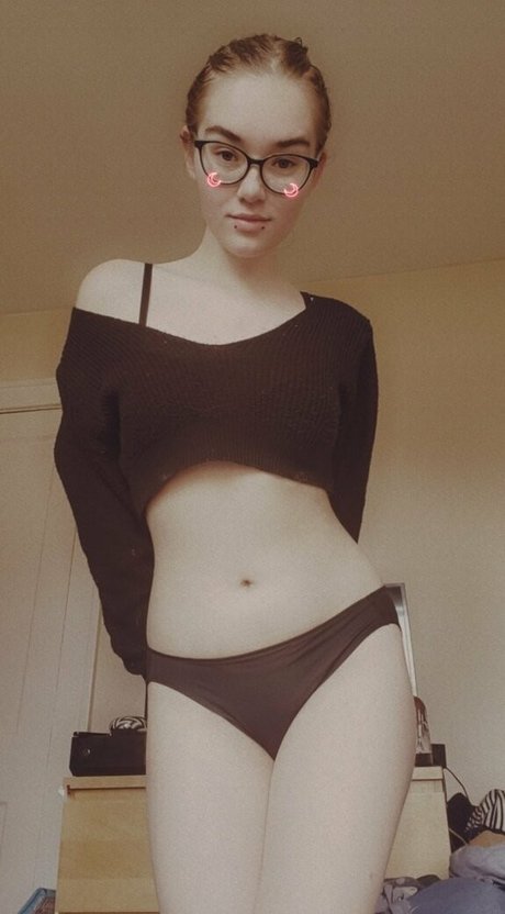 Naakte gelekte OnlyFans-foto van Izzyhellbourne