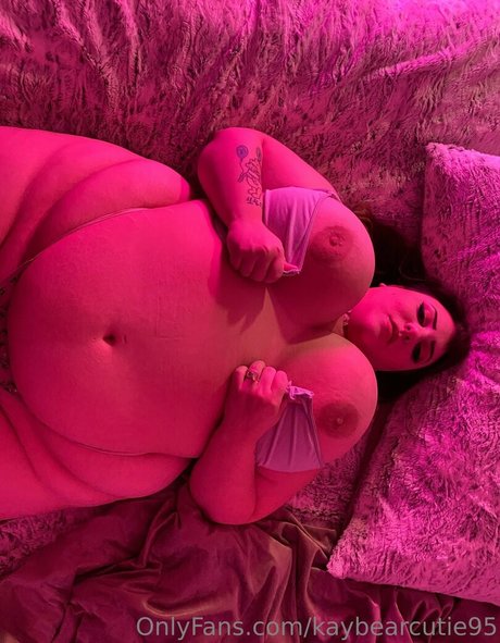 Nahá fotka uniklých OnlyFans od Kaybearcutie95