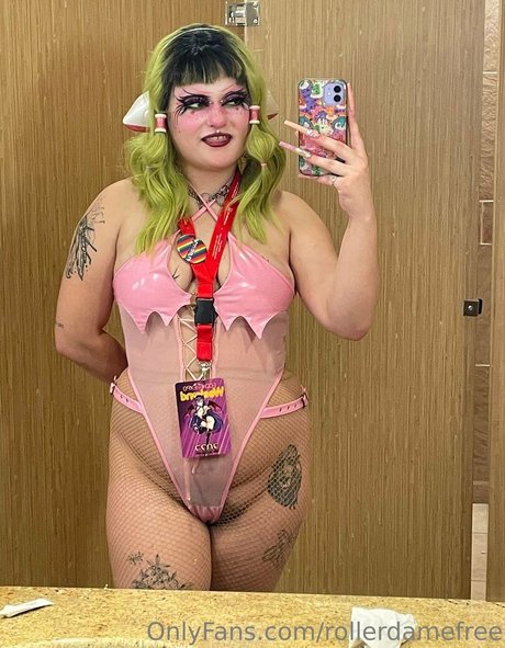 Naken lekkede OnlyFans-bilde av Rollerdamefree