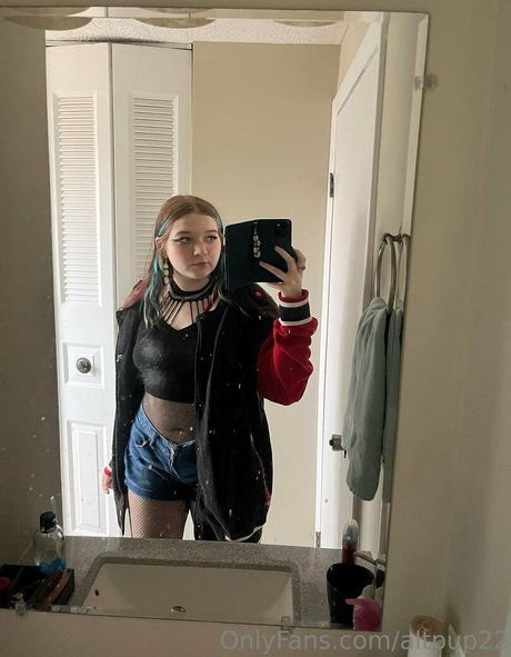 Naken läckt OnlyFans-bild av Altpup22