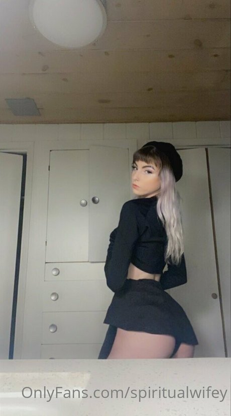 Naakte gelekte OnlyFans-foto van Spiritualwifey