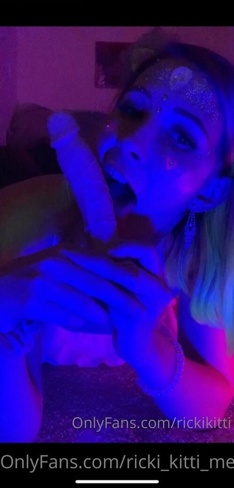 Naakte gelekte OnlyFans-foto van Rickikittimeow