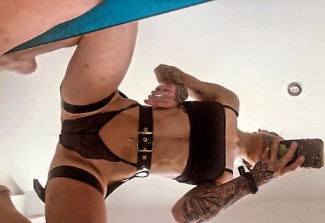 Naken lekkede OnlyFans-bilde av Lois Pacitto