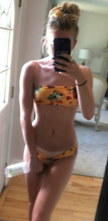 Naken läckt OnlyFans-bild av Olivia Juaire