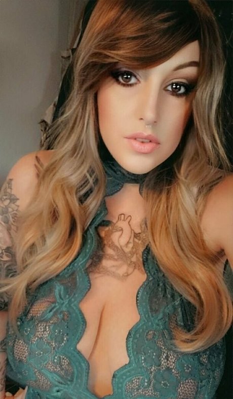 Nahá fotka uniklých OnlyFans od Alexiwildexxx