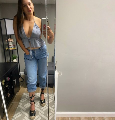 Обнаженная фотография утечки OnlyFans от Sofpaoo