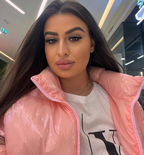 Nøgent lækket OnlyFans-billede af Bmiruna