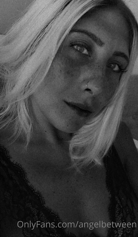 Naken lekkede OnlyFans-bilde av Angelbetween