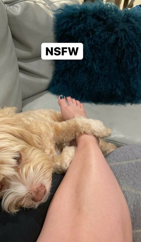 Naken lekkede OnlyFans-bilde av Allison Raskin