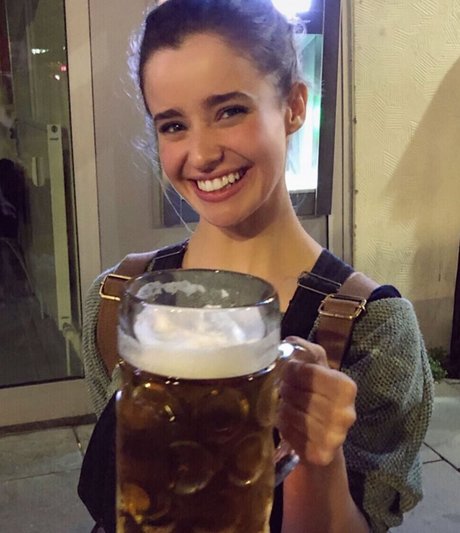Holly Earl