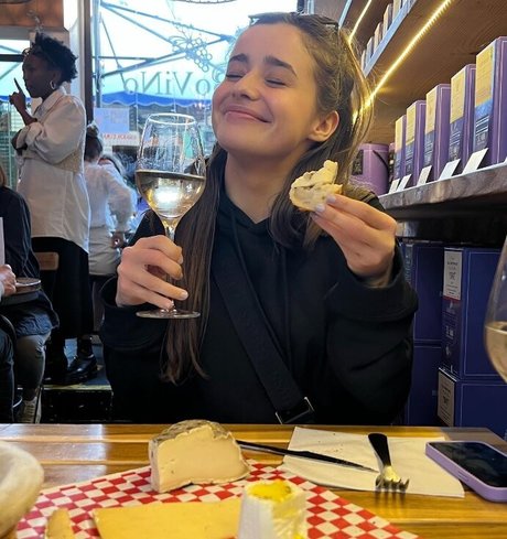 Holly Earl