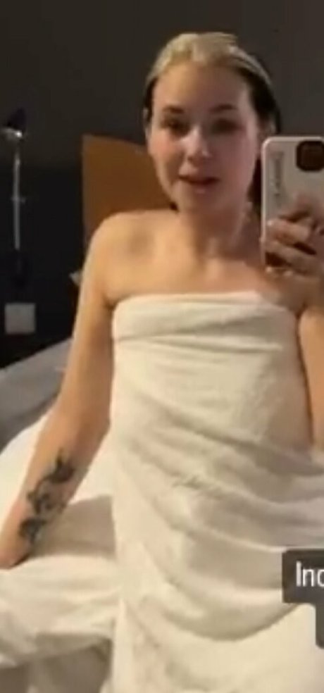 Naken lekkede OnlyFans-bilde av Dog Biscuits