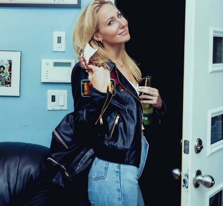 Nahá fotka uniklých OnlyFans od Nikki Glaser