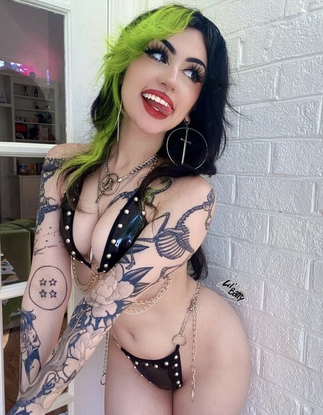 Naakte gelekte OnlyFans-foto van Lilbatty