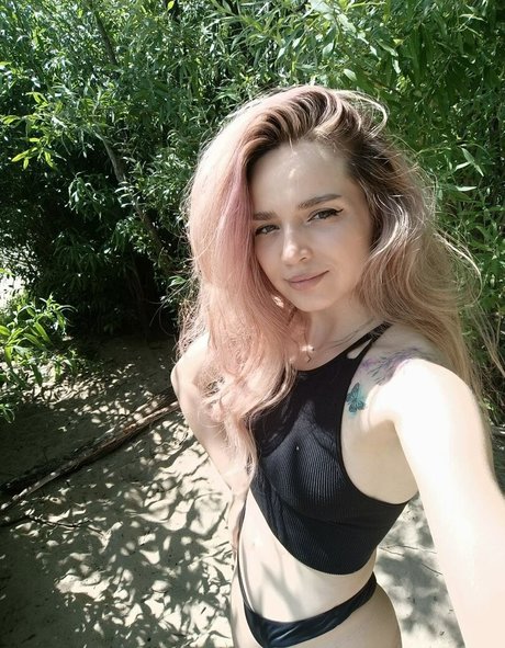 Foto di nudo di fuga di OnlyFans di Alinanameli