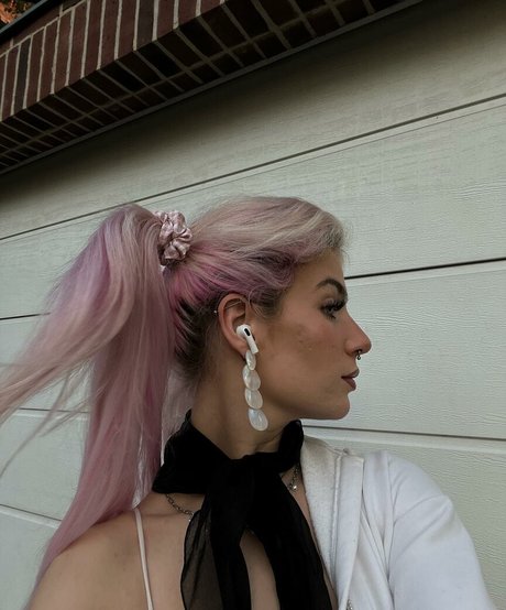 Alasti lekkinud OnlyFans-i pilt Pinkarosalina