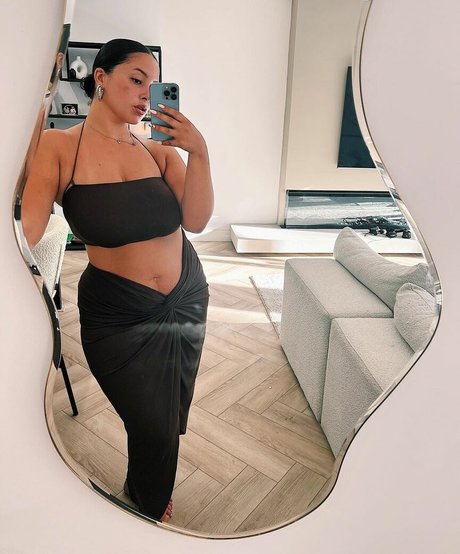 Naken läckt OnlyFans-bild av Zina Hadid