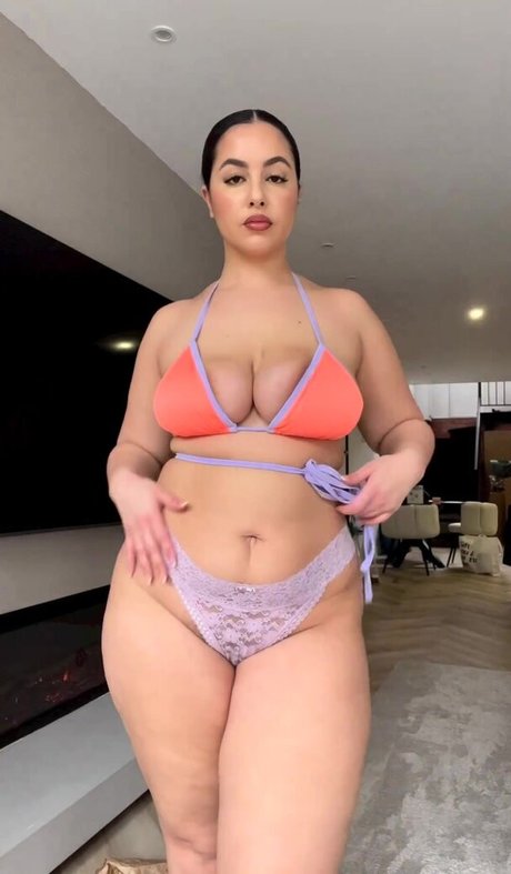 Naken lekkede OnlyFans-bilde av Zina Hadid
