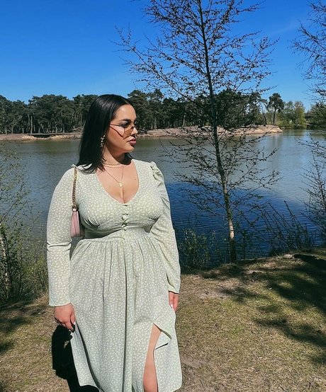 Alaston vuotanut OnlyFans-kuva Zina Hadid