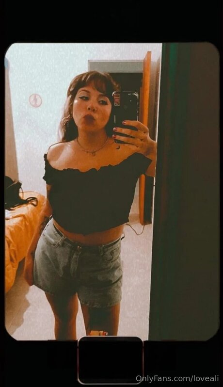 Foto di nudo di fuga di OnlyFans di Loveali