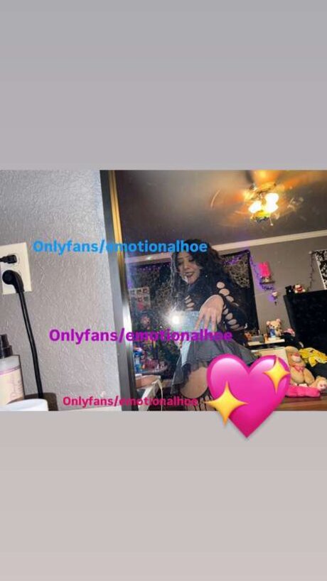 Naken läckt OnlyFans-bild av Emotionalhoe
