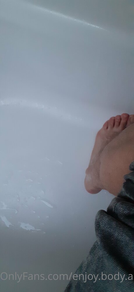 Nøgent lækket OnlyFans-billede af Enjoy Body And Foot