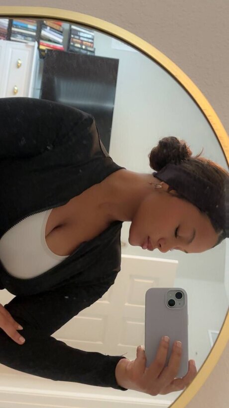 Alaston vuotanut OnlyFans-kuva Drbabyjazfree
