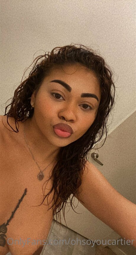 Naken läckt OnlyFans-bild av Ohhsoyoucartier