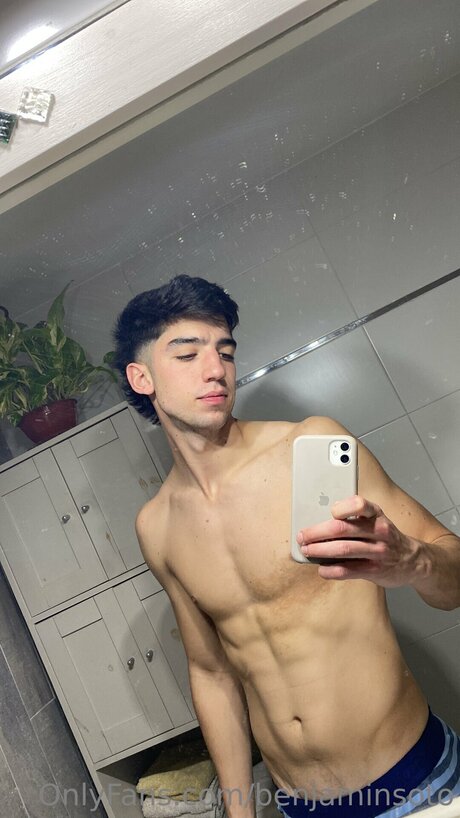 Naken läckt OnlyFans-bild av Benjaminsoto