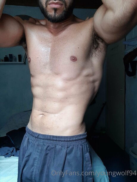 Foto desnuda filtrada de OnlyFans de Youngwolf94