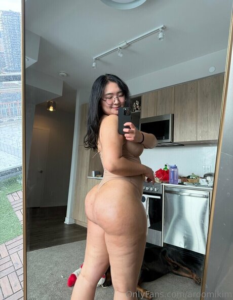 Aroomi Kim