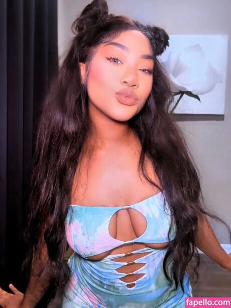 Naakte gelekte OnlyFans-foto van Pocalaloca