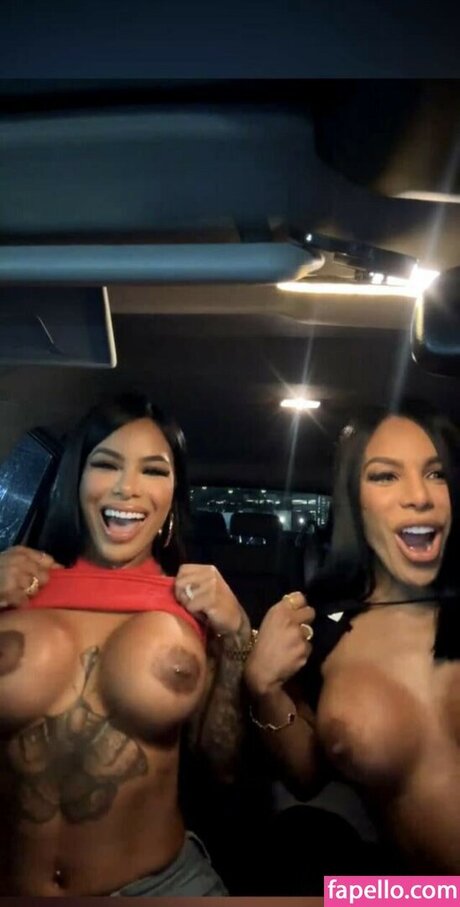 Naken läckt OnlyFans-bild av Karishna Ayala