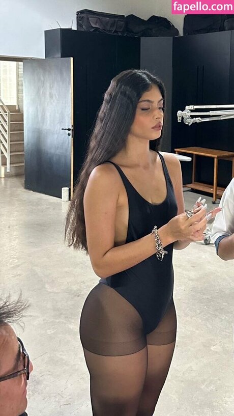 Menina Veneno