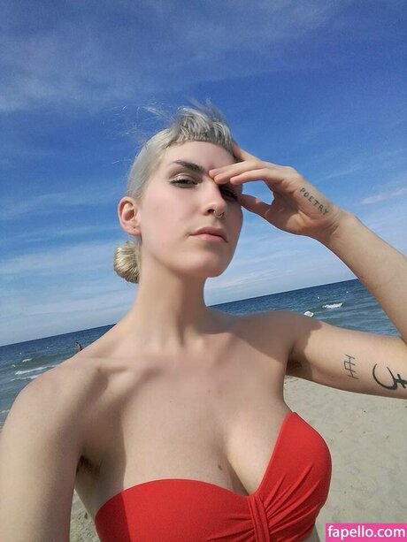 Alaston vuotanut OnlyFans-kuva Eartheater