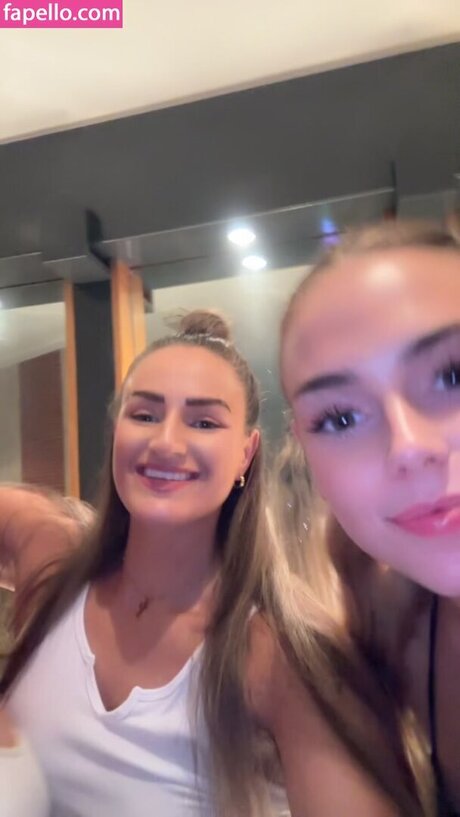Pollyannaisabella  nude leaked OnlyFans photo