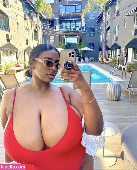 Alasti lekkinud OnlyFans-i pilt Hornafrica
