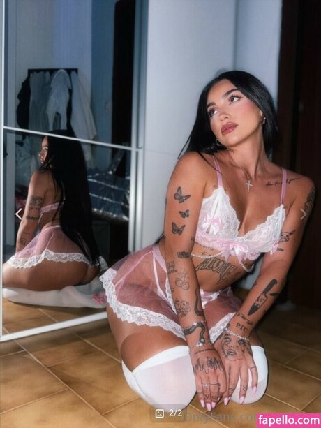 Naakte gelekte OnlyFans-foto van Sophiarizou