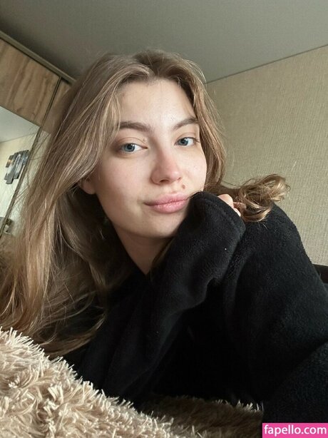 Naken läckt OnlyFans-bild av Milajen