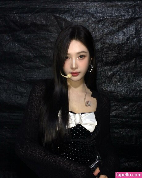Naakte gelekte OnlyFans-foto van Park Sooyoung