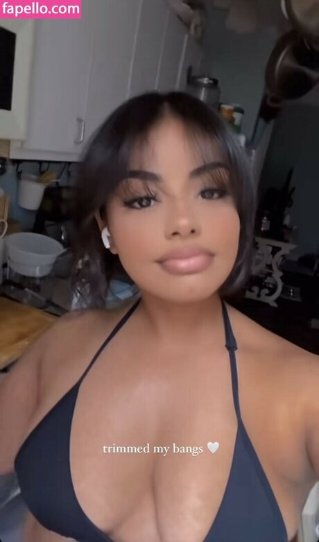 Nahá fotka uniklých OnlyFans od Avriell