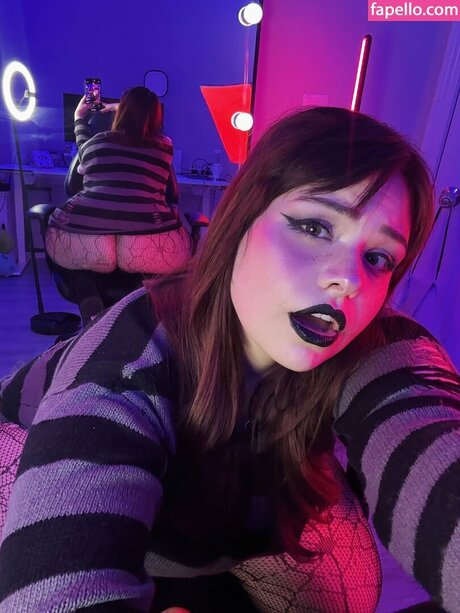 Alaston vuotanut OnlyFans-kuva Ember Iska