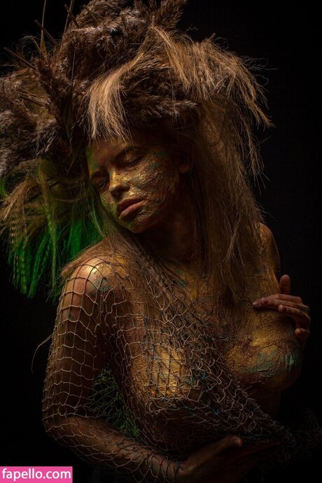 Eva Lee Model