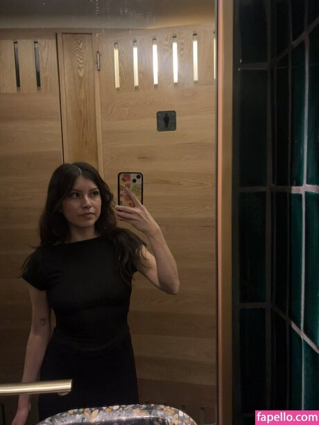 Alaston vuotanut OnlyFans-kuva Aygela