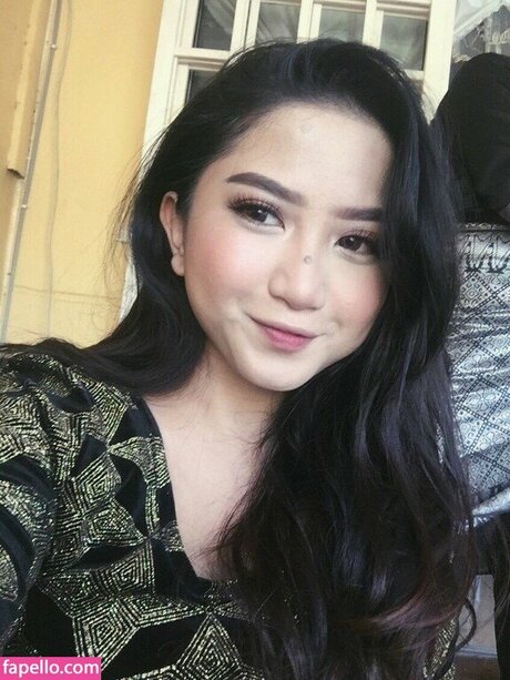 Zizi Wong