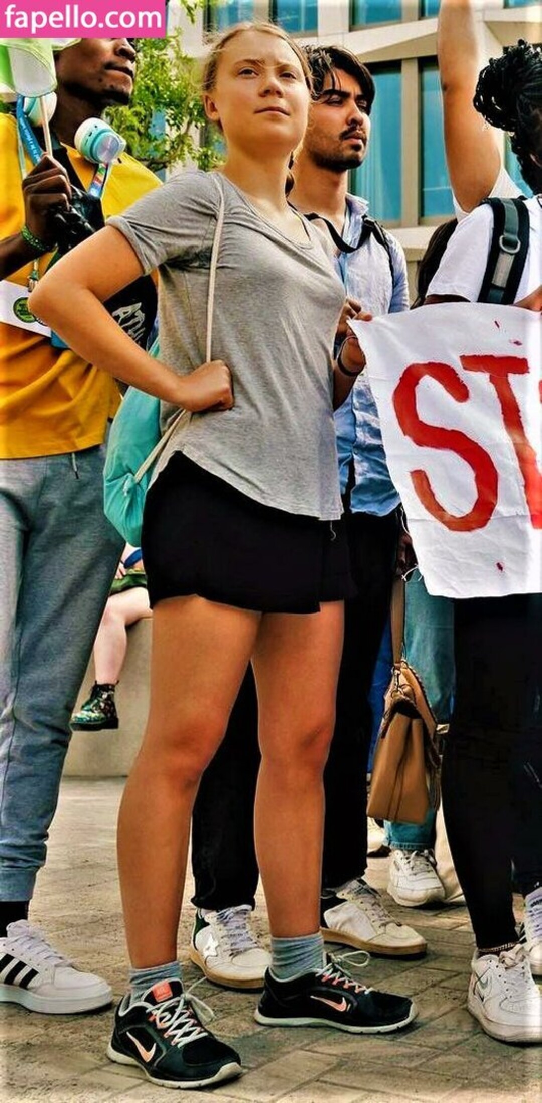 Naakte gelekte OnlyFans-foto van Greta Thunberg #4