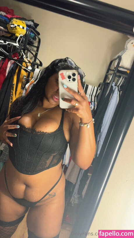 Naakte gelekte OnlyFans-foto van Melissatanishaa